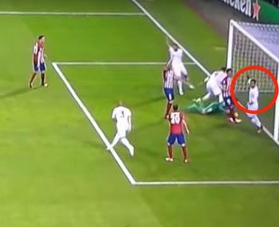 ronaldo dvig roke | Avtor: Reševalni pas/Twitter