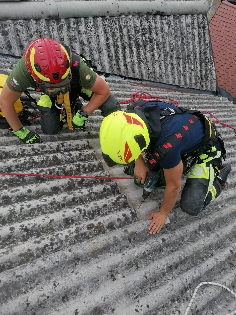 Klemen Šen pomaga prizadetim v neurju | Avtor: Andreja Cilenšek