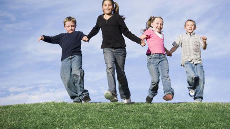 Gibanje je lahko tudi priložnost za druženje. (Foto: Istock photo)