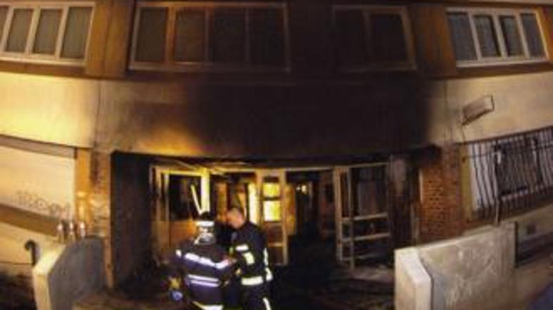 Zaradi zastrupitve s plinom in ujetosti v goreče plamene je v požaru življenje i