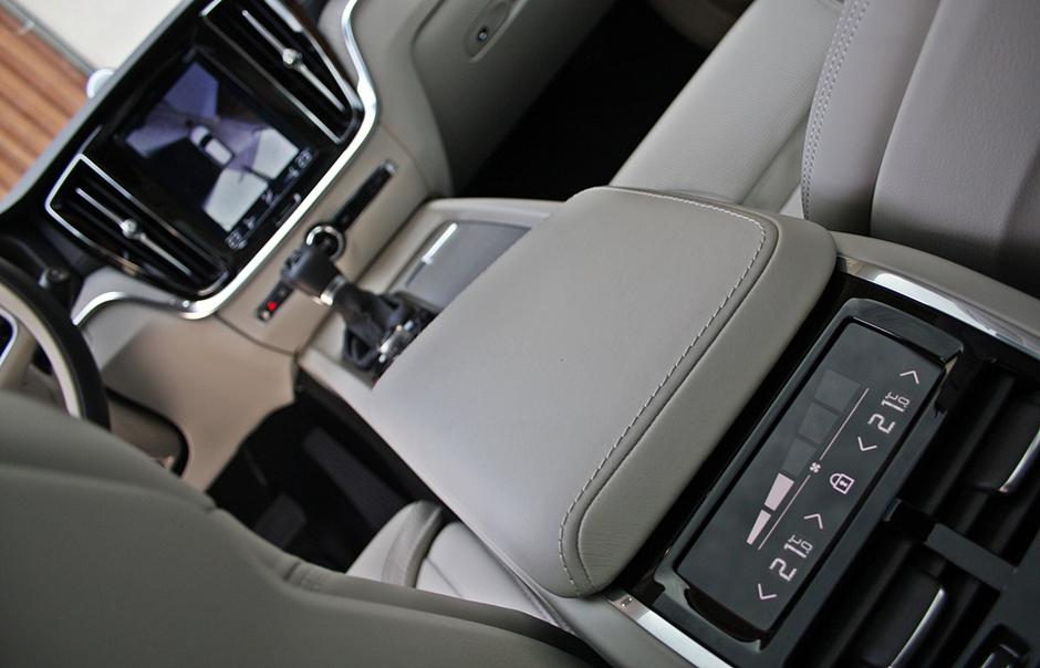 Volvo V60 | Avtor: Miha Pečoler/SAA