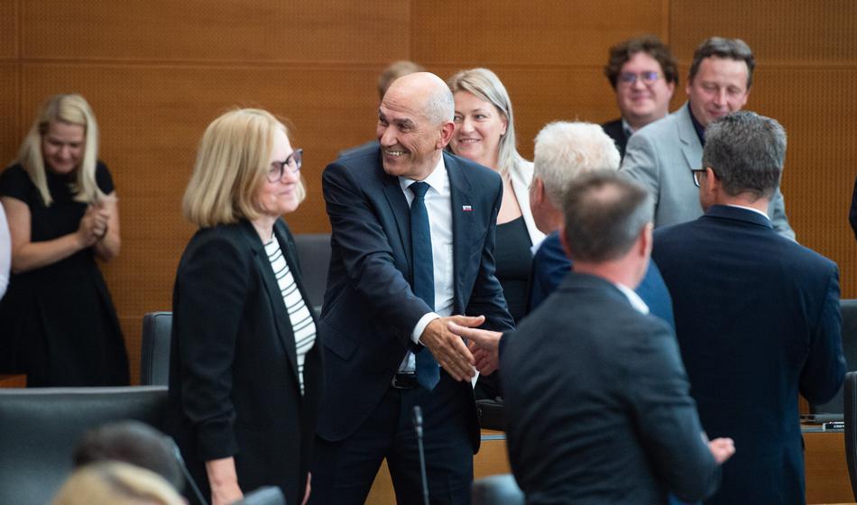 Prve čestitke Janši iz tujine že prihajajo