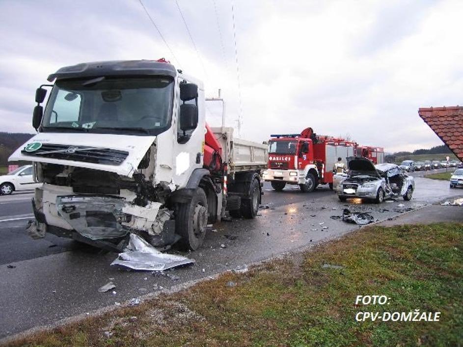 Smrtna prometna nesreča v Domžalah