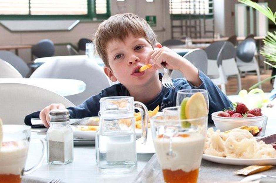 Otrok prehrana | Avtor: Profimedia