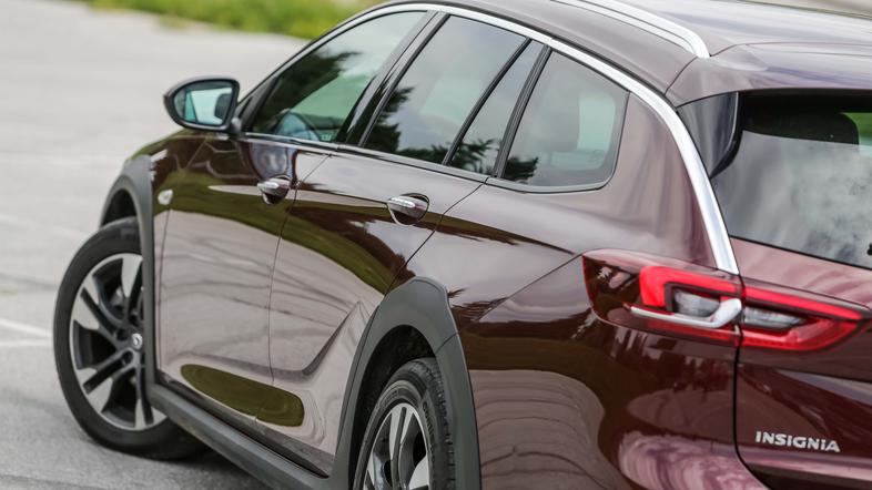 Opel insignia country tourer