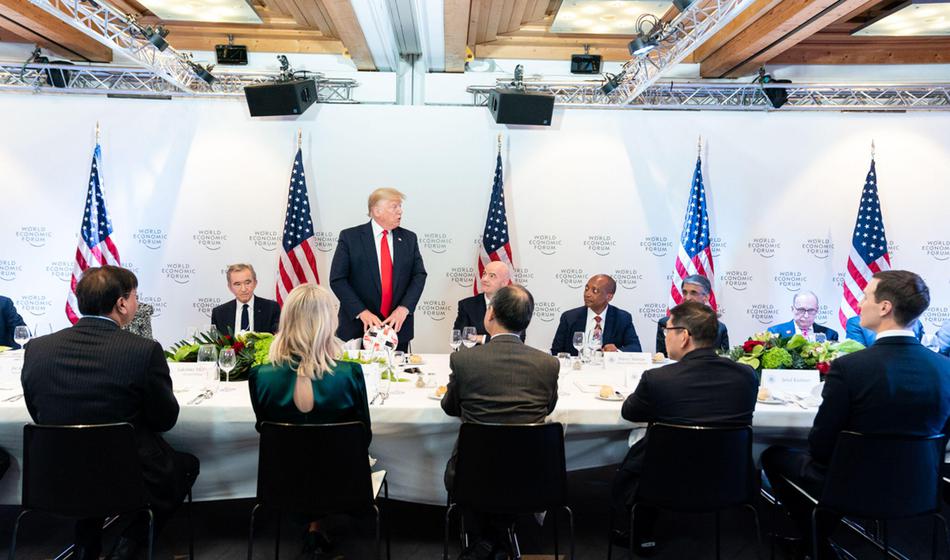 Davos: Gostitelj prekinil večerjo, politiki so se med seboj močno sprli