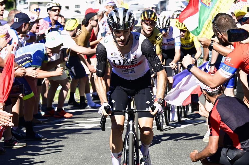 Tadej Pogačar in Adam Yates | Avtor: Profimedia