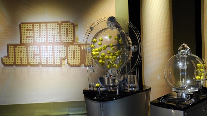 Slovenija 08.12.13, Eurojackpot, mednarodna loterija, loto, zadetek, denar, foto