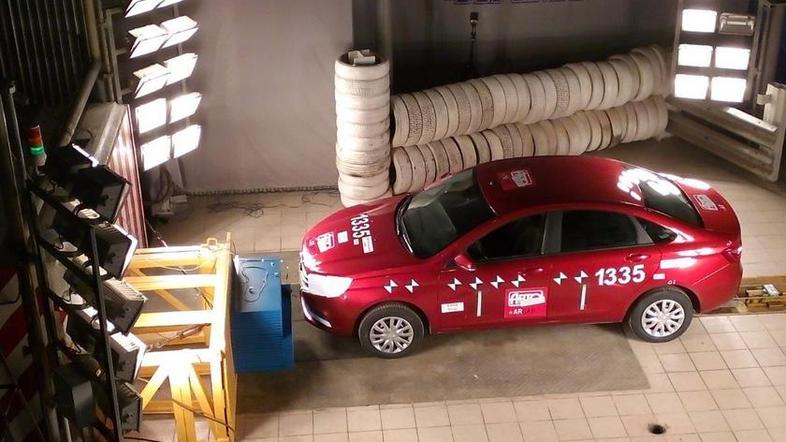 Lada vesta na testu trčenj