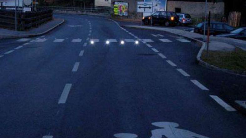 Primer, kako je videti sistem v uporabi. Na fotografiji sistem signflash v avstr