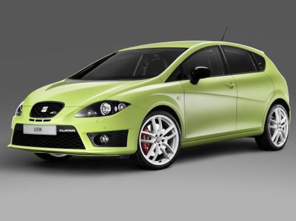 Leon cupra R na zunaj noče biti preveč bahaški, saj kljub zmogljivostim ostaja a
