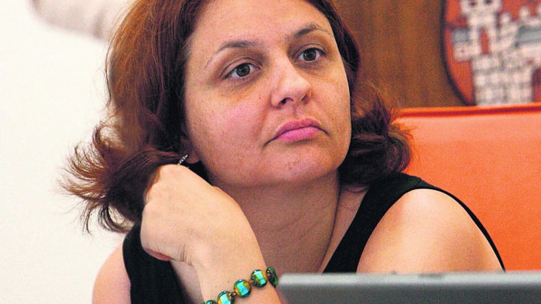 Slab mesec po razkritju domnevno nekulturnega poslovanja zavoda Maribor 2012 pos