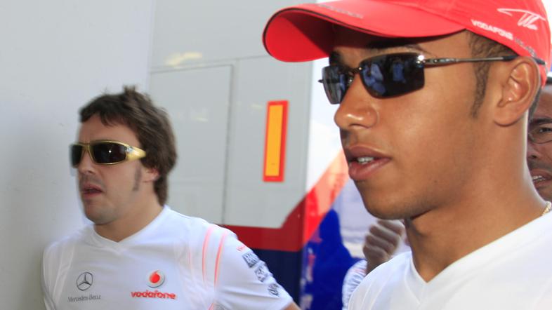 Alonsu in Hamiltonu grozi predčasen konec letošnje sezone.