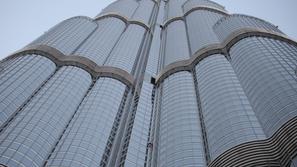 Burj Khalifa v Dubaju je visok 828 metrov. (Foto: EPA)
