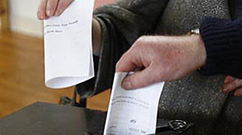 Lizbonsko pogodbo so sicer podprle vse stranke v irskem parlamentu razen Sinn Fe