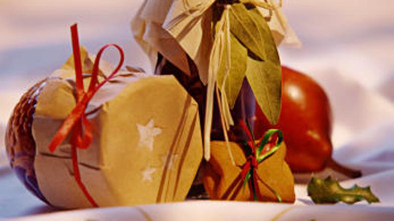 Pustite domišljiji prosto pot – kozarčke okrasite v božičnem stilu in najdražje 