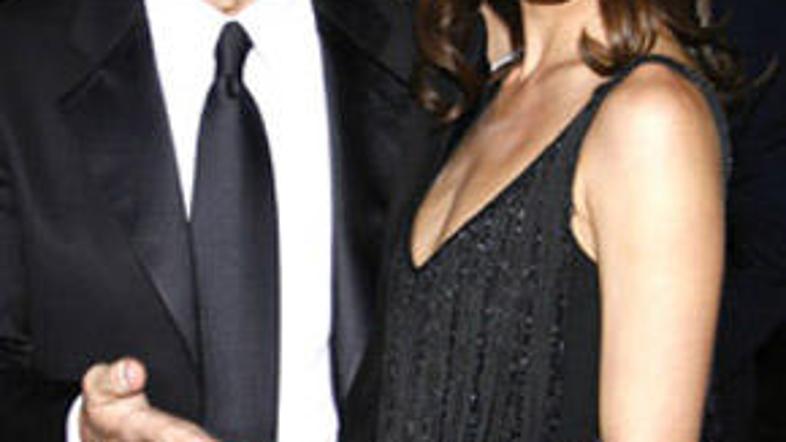George in Elisabetta sta se udeležila zabave, ki jo je organiziral Berlusconi. (
