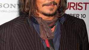 Johnny je nazadnje posnel film Turist, v katerem je zaigral ob Angelini Jolie. (