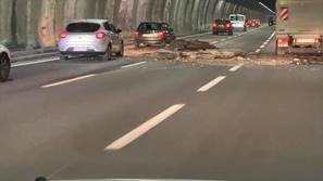 Porušen del stropa v predoru