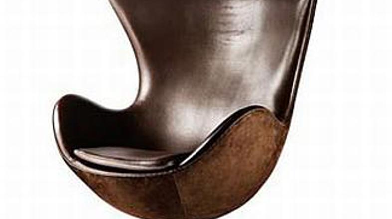 Jubilejni Egg je narejen iz usnja in semiša.