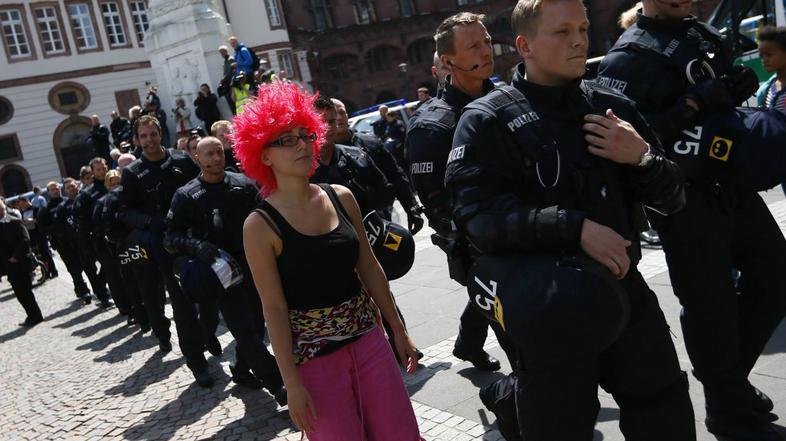 protest ECB GIBANJE 15 O
