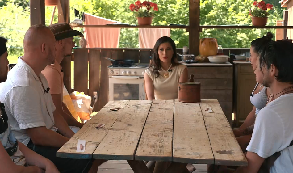 Kmetija: Natalija je prišla z novico in premešala karte