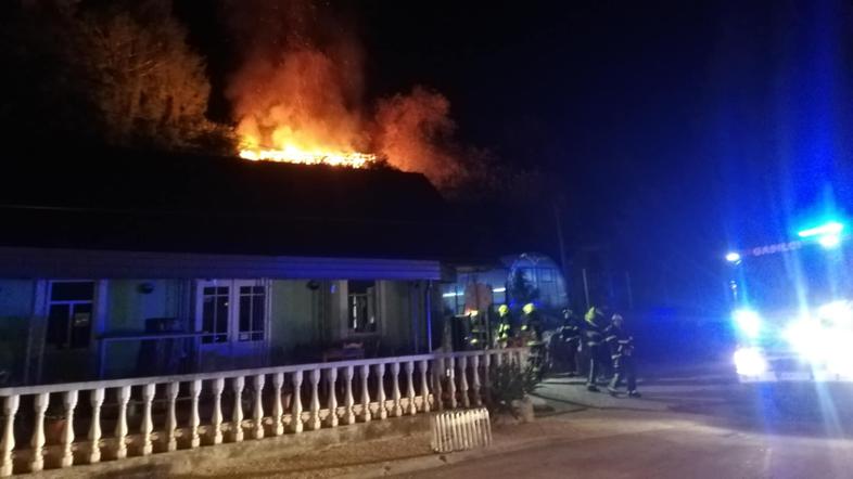 Požar, gasilci na delu