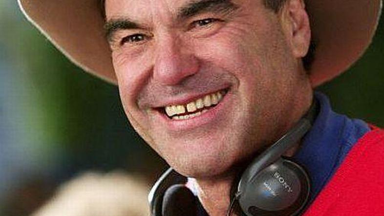 Oliver Stone je zadnja leta pošteno izgubil svoj kritični filmarski čut, o čemer