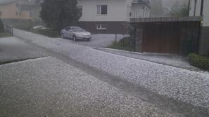 Večerni pogled na ulico. (Foto: bralec Simon)