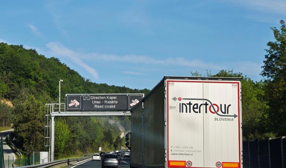 Primorska avtocesta ostaja zaprta