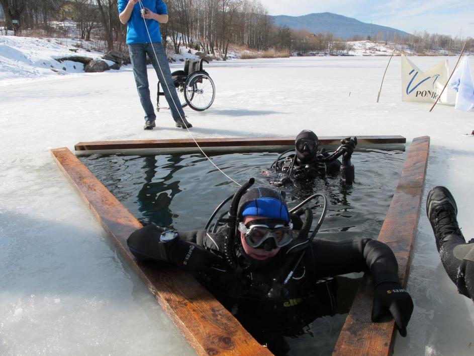Prvi potop pod led ljudi s poškodovano hrbtenjačo, Kočevsko jezero