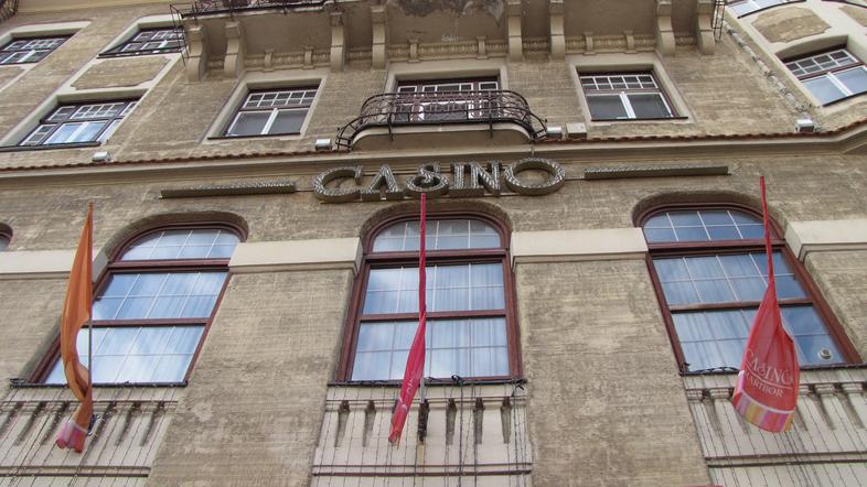 Stanovanja nad Casinojem Maribor, ki je v stečaju, se že leta oddajajo pa smešno