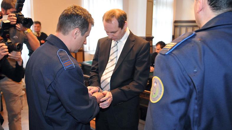 Iz Remiusa, ki ga je vodil Marconi, je tudi prek njegovih osebnih računov izgini