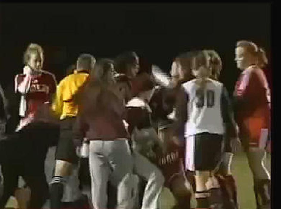 V žensem nogometu smo priča vse večjemu nasilju. FOTO: You Tube