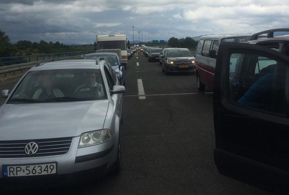 Zastoji zaradi burje | Avtor: 24sata