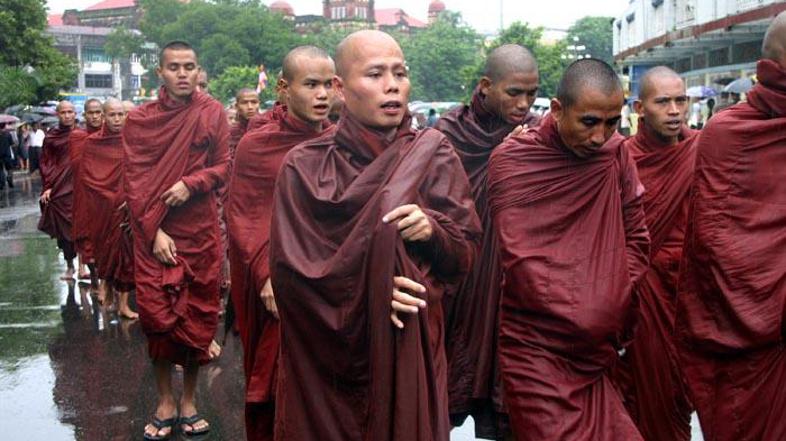 Protesti so se začeli že v torek, danes pa je po navedbah očividcev na ulice pri