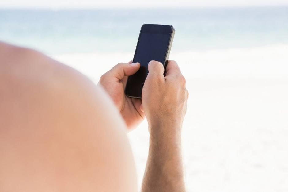 Uporaba mobitela na plaži | Avtor: Profimedias