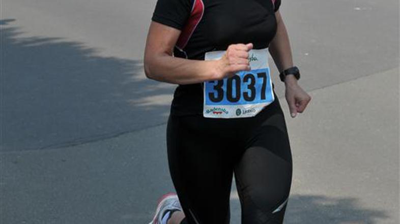 Če želite visokoresolucijsko fotografijo, nam pošljite elektronsko sporočilo na 