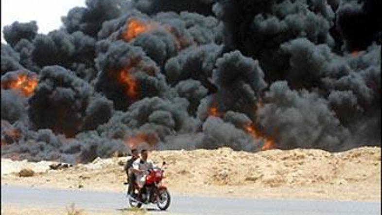 Eksplozija na južnem naftovodu v Iraku je dvignila ceno nafte.
