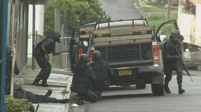 Policisti so glavna tarča. (Foto: Reuters)