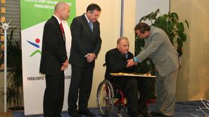 Jože Okoren je od športne zveze Trebnje prejel nagrado za življenjski prispevek 