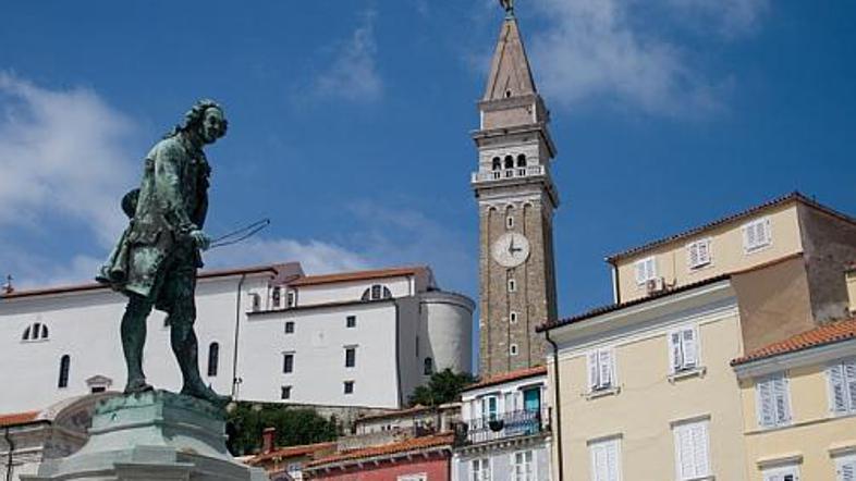 Na mestece pazi cerkev svetega Jurija, zgrajena okoli leta 1637 na mestu starejš