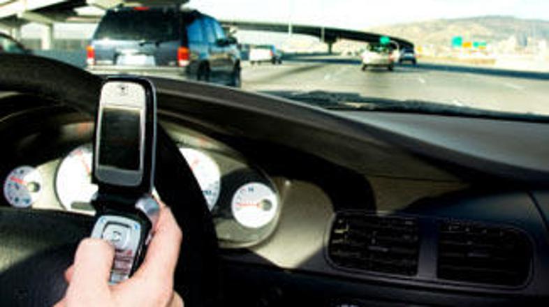 V primeru nesreče bo posebni sistem v avtu sam klical številko za nujno pomoč 11