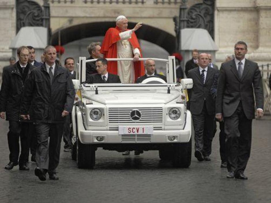 Med drugim je mercedes razreda G uporabljal papež Janez Pavel II. | Avtor: Žurnal24 main