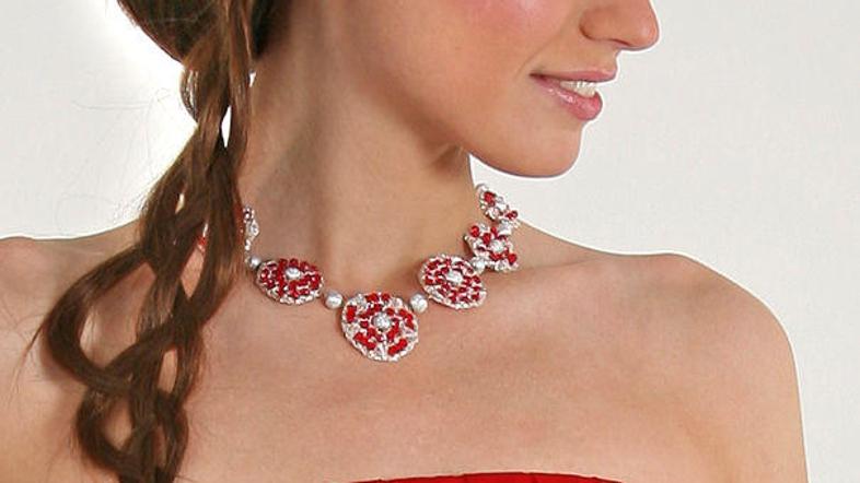 Kreacija Maja Štamol, nakit Katja Koselj