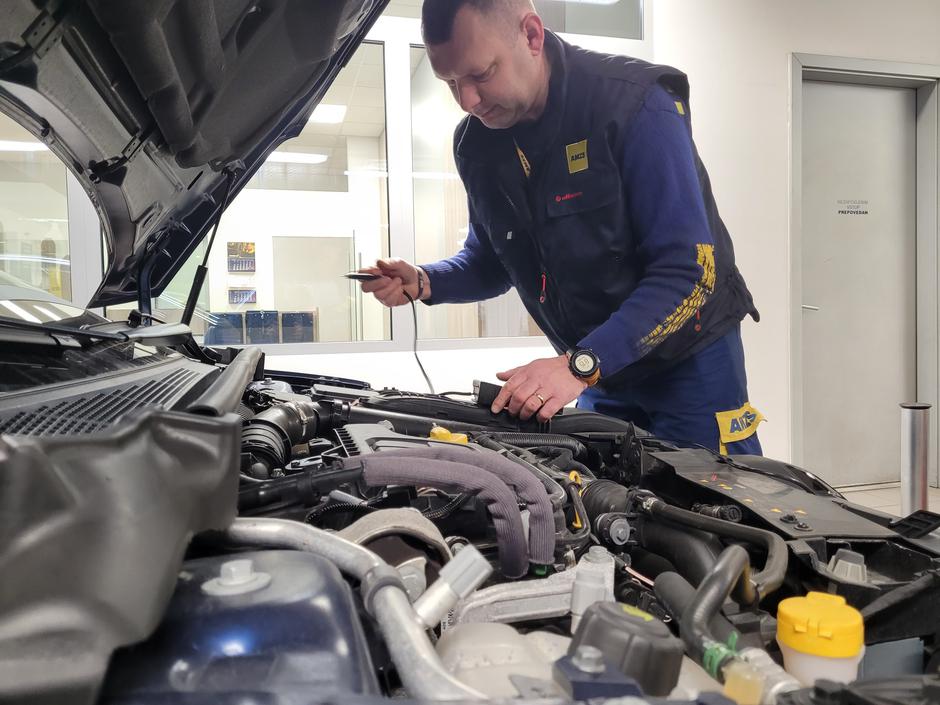 AMZS dober avto, pregled avtomobila, servis | Avtor: AMZS