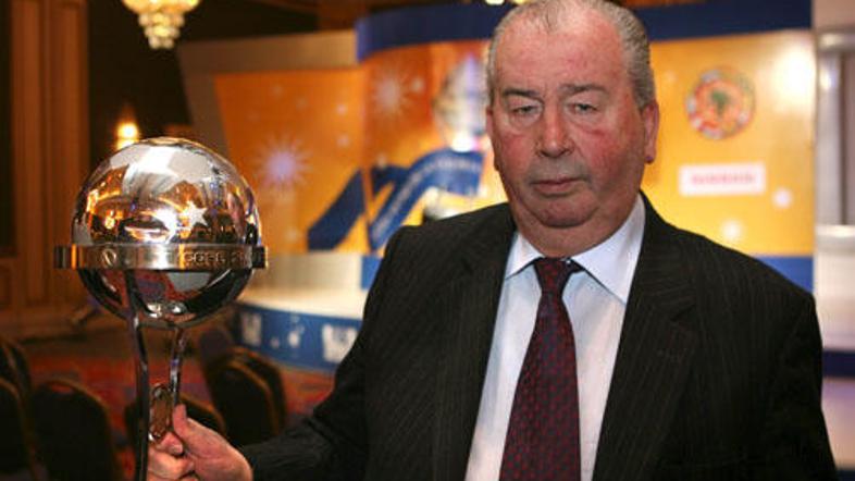 Za Grondono (na sliki) bi bil Maradonov odstop popoln polom.