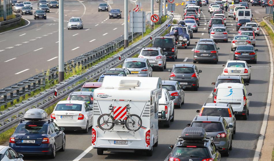 Na mizi nov predlog: Prometne prekrške bi strožje kaznovali, tudi z zaporom