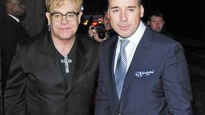 Otroka želita vzgajati v Angliji. (Foto: Flynet)