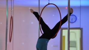 Zivljenje 20.02.14, Ariel Hoop, vadba  foto: Pole dance studio 